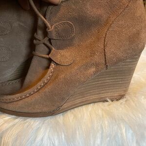 Women's Tan Suede Wedge Boots